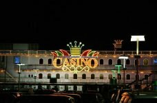 Frente del casino en barco de la ciudad de Buenos Aires.